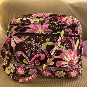 Vera Bradley apures